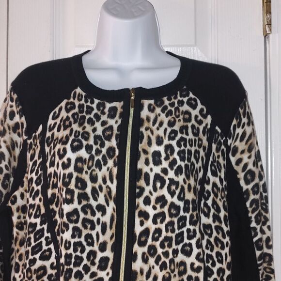 Zenergy Golf by Chico's Leopard animal print zipper front cardigan  Sz 2 (L) - Picture 3 of 7